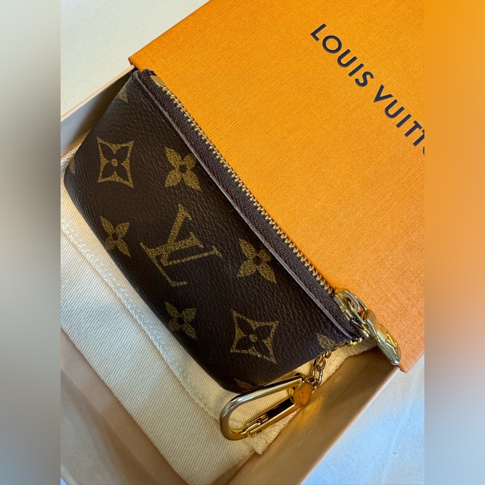 Louis Vuitton Key Pouch Monogram Brown. Used!